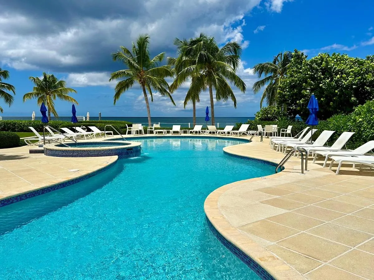 Crescent Point #9: 3Bed Condo Dog City Cayman-øerne