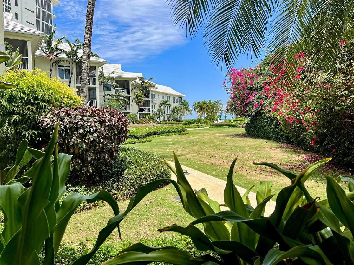 Feriehus Crescent Point #9: 3Bed Condo Dog City Cayman-øerne