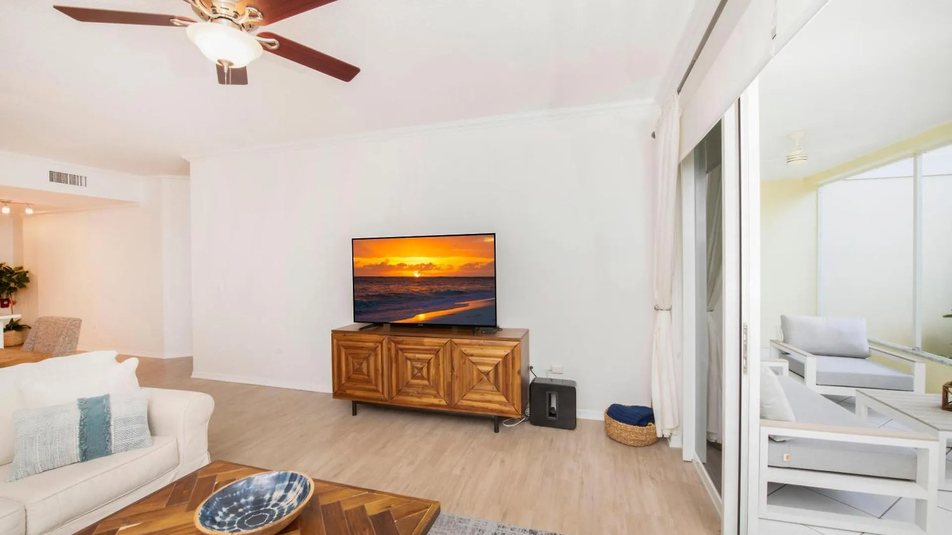 Feriehus Crescent Point #9: 3Bed Condo Dog City Cayman-øerne